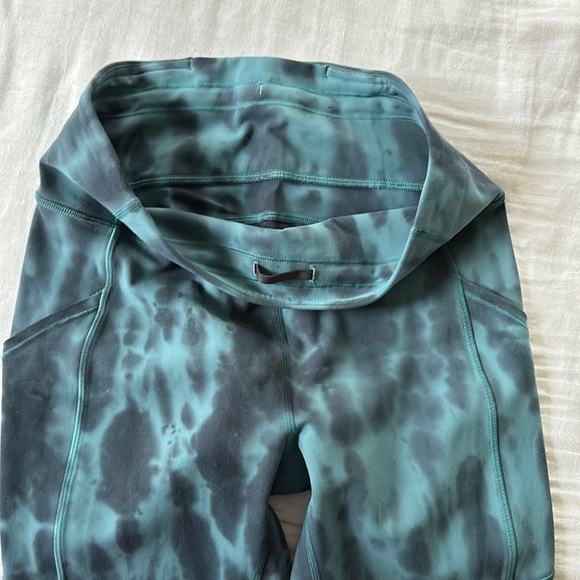 Lululemon High Rise - Picture 6 of 7